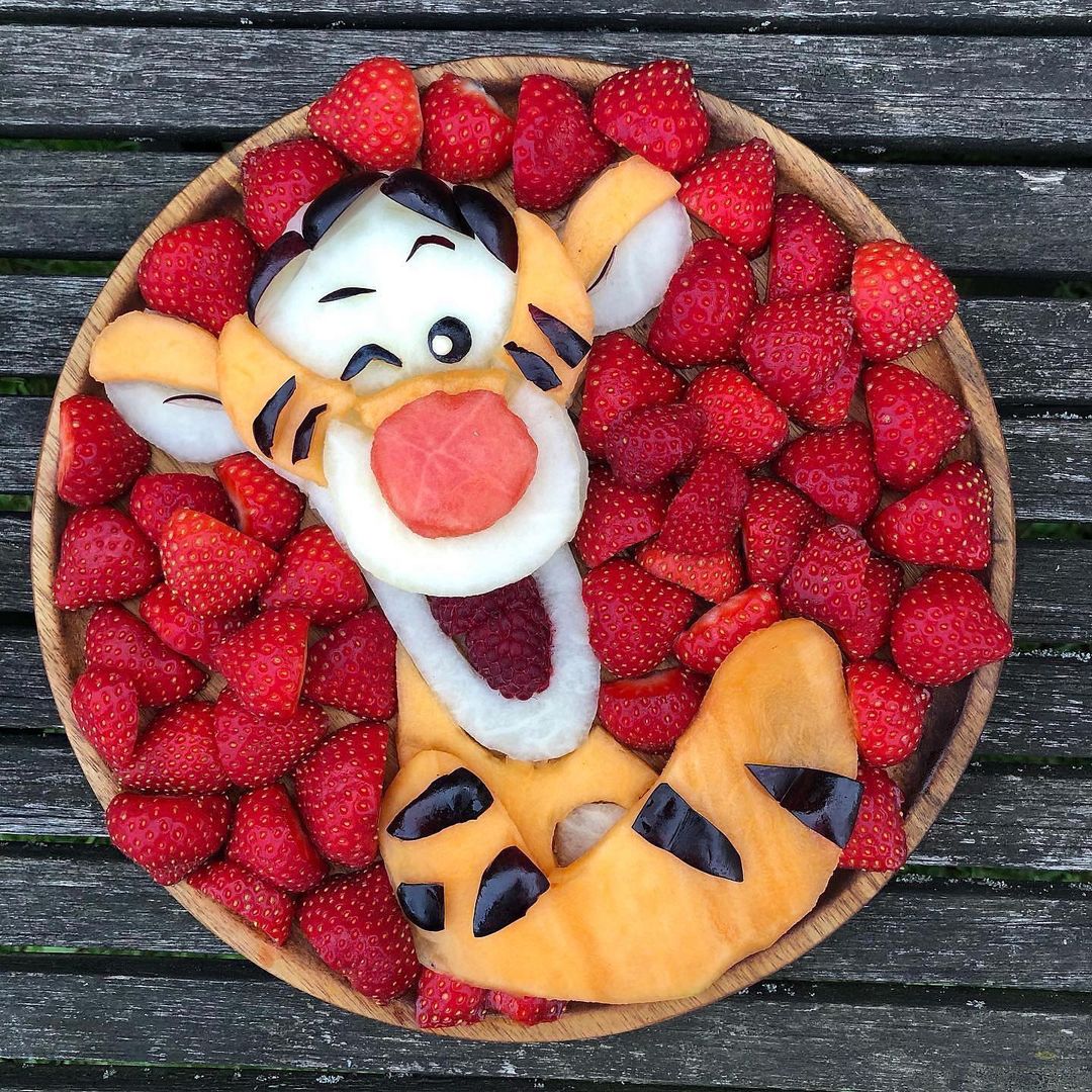 Sarah LescrauwaetBeach is Creating Edible Food Art Inspired by Disney
