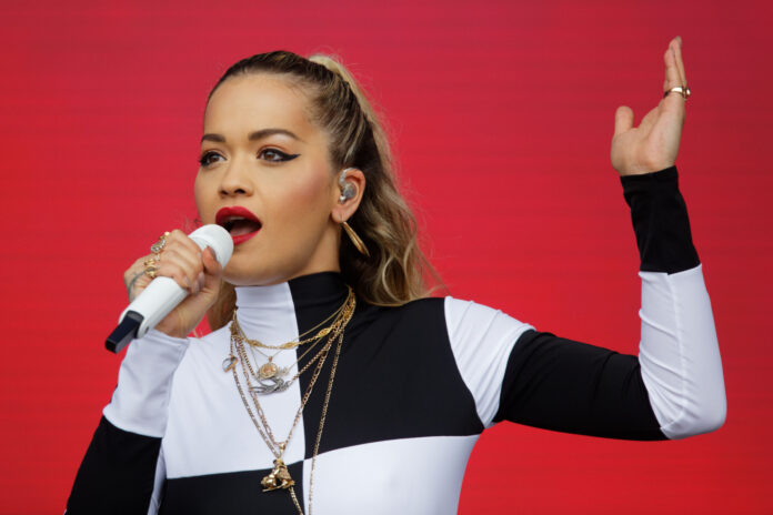 Rita Ora's Effortlessly Chic Messy Bun: The 'Undone' Hairstyle Taking ...